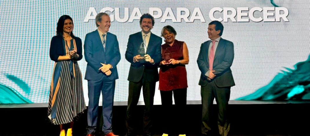 Otorgan reconocimiento a Aguas Pacífico por su proyecto de infraestructura multipropósito en el principal encuentro de la desalación en Chile