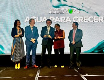 Otorgan reconocimiento a Aguas Pacífico por su proyecto de infraestructura multipropósito en el principal encuentro de la desalación en Chile
