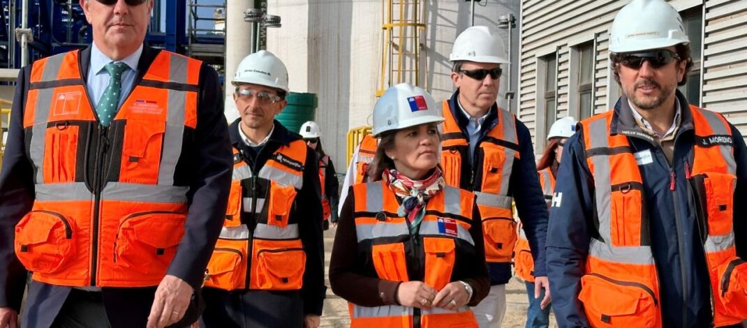 Subsecretario y Seremi MOP visitan planta desalinizadora de Aguas Pacífico en Puchuncaví