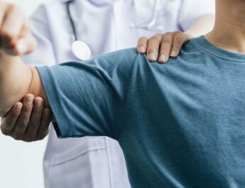 Más de mil camas fantasma: el escándalo de los $166 mil millones que Chile paga por no saber decir adiós a sus pacientes
